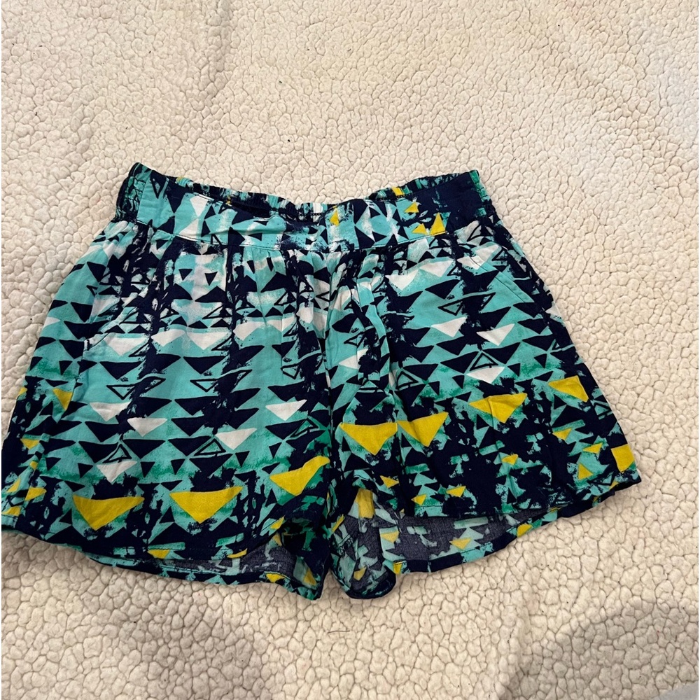 Shorts - Picture 3 of 3